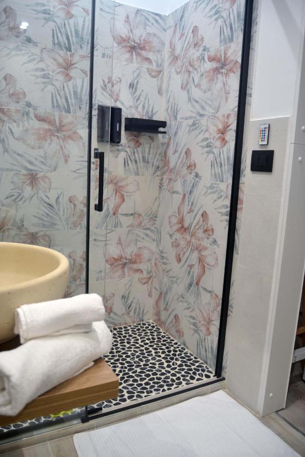 Room&Chiaia Naples Exterior photo